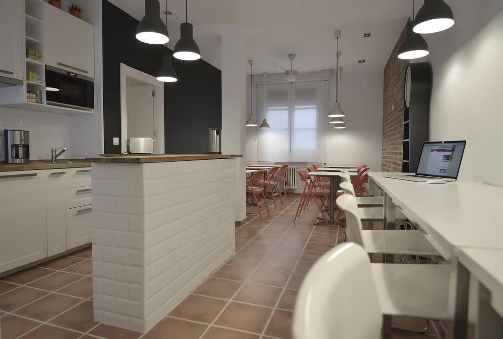 Woohoo Hostal Madrid Bagian luar foto