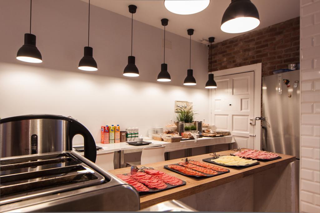 Woohoo Hostal Madrid Bagian luar foto